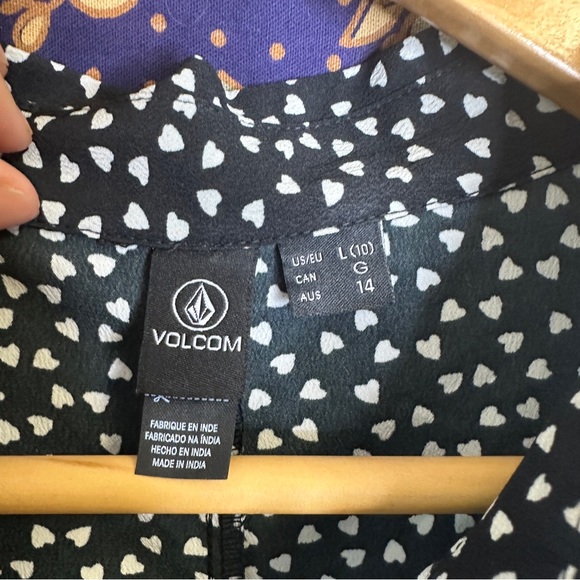 🦋5/20$🦋 Volcom heart patterned romper - Picture 4 of 11